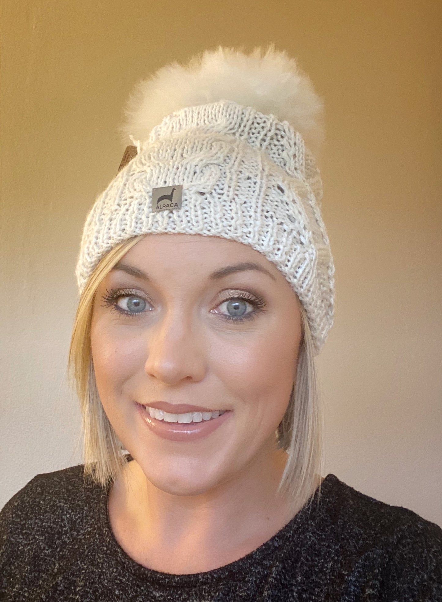 POM-POM CABLE ALPACA HAT